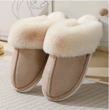 Load image into Gallery viewer, Women&#39;s Shearling Slippers
