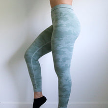 Load image into Gallery viewer, Camo Seamless Leggings High Waist Booty
