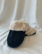 Load image into Gallery viewer, Women&#39;s Shearling Slippers

